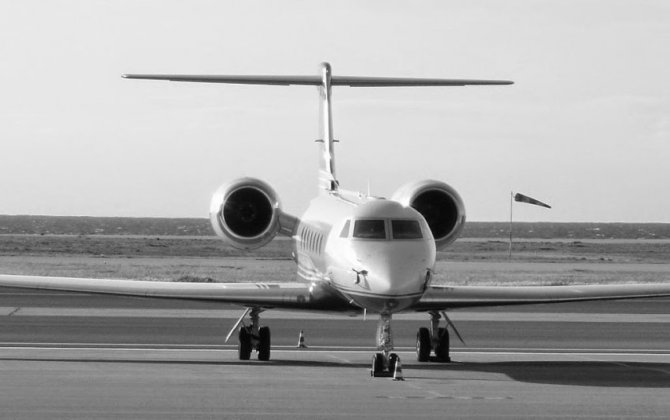 Baines Simmons takes 10-year safety contract for Isle of Man Aircraft Registry
